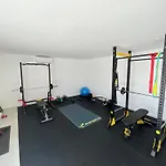 The Modern In The Nature With A Pool & Gym 公寓