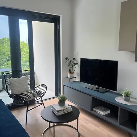 Apartamento The Modern In The Nature With A Pool & Gym