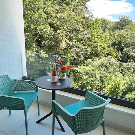 The Modern In The Nature With A Pool & Gym Apartmán *