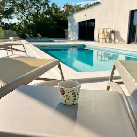 The Modern In The Nature With A Pool & Gym Apartamento *