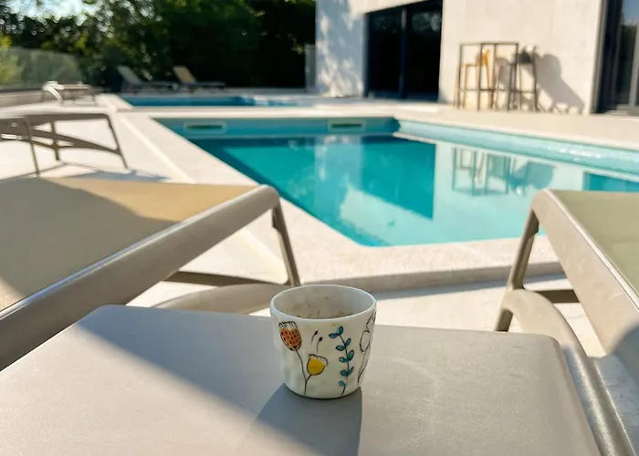 The Modern In The Nature With A Pool & Gym Apartmán *